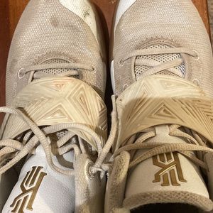 Kyrie Irving basketball shoes size 11